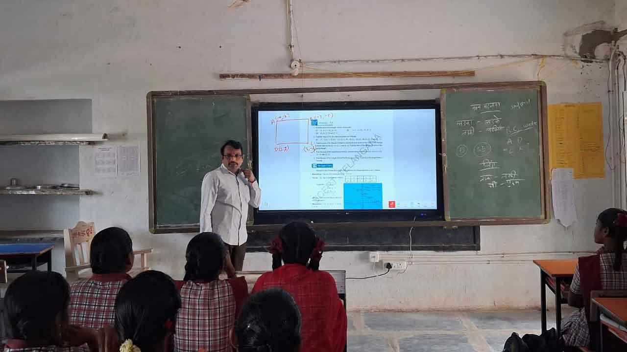 డిజిటల్‌ బోధనకు తప్పని ఇబ్బందులు