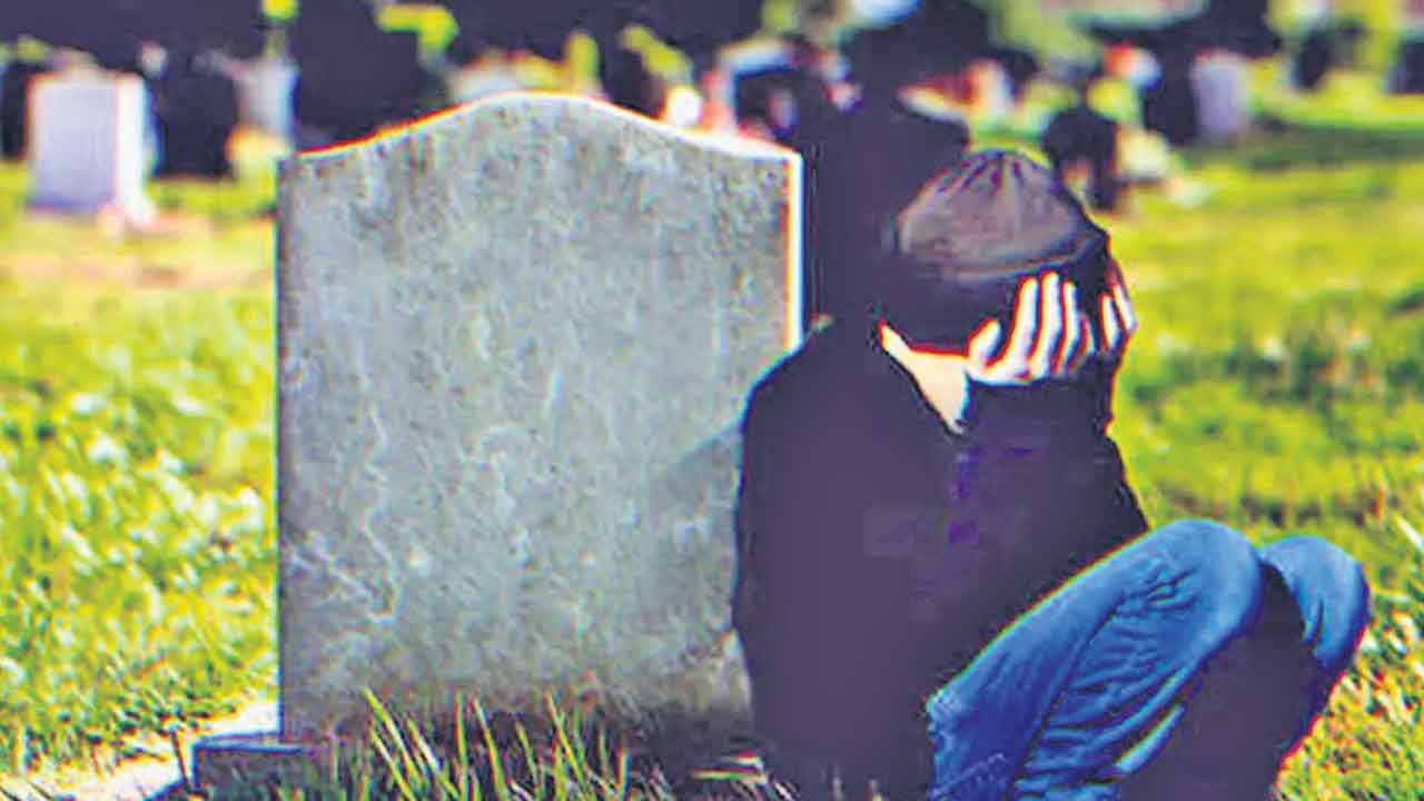 అనాథలను ఆదుకుందాం