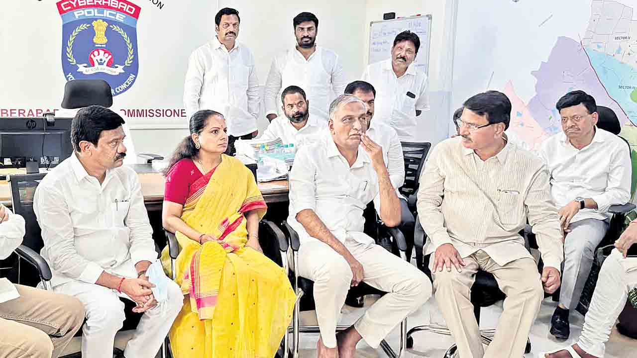 ప్రశ్నిస్తే అరెస్టులా ?