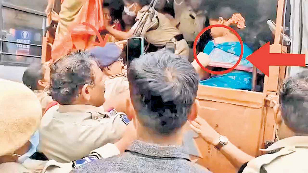 ASHA Workers | మహిళల చీరలు లాగి.. పిడిగుద్దుల వర్షం.. తెలంగాణ తల్లులపై పోలీసుల కీచకపర్వం