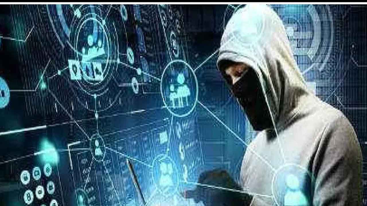 టోల్‌ఫ్రీకి కాల్‌ చేస్తే 9.8 లక్షలు మాయం