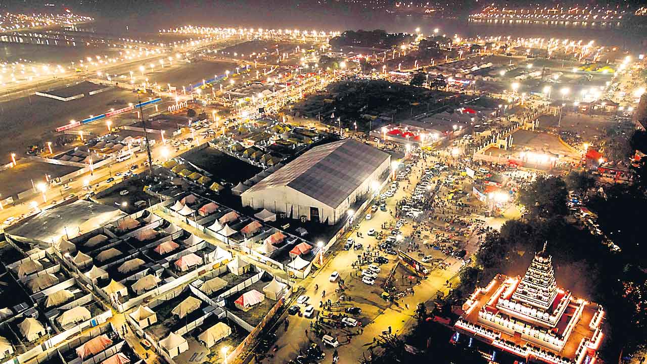 Kumbh Mela | 1.6 లక్షల టెంట్లు.. 1.5 లక్షల టాయిలెట్లు.. కుంభమేళాకు భారీ సన్నాహాలు