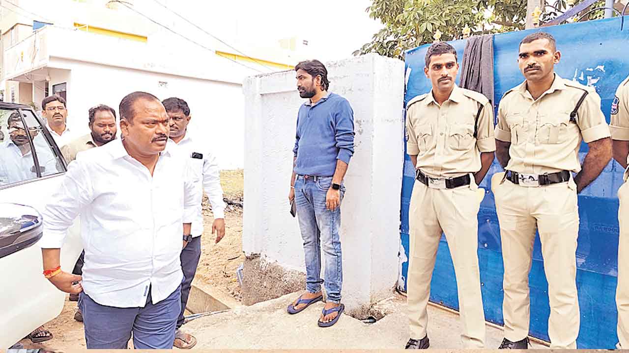 పేదబిడ్డలను కలవకుండా నిర్బంధమా?.. మాజీ ఎమ్మెల్యే సుంకె ఆగ్రహం