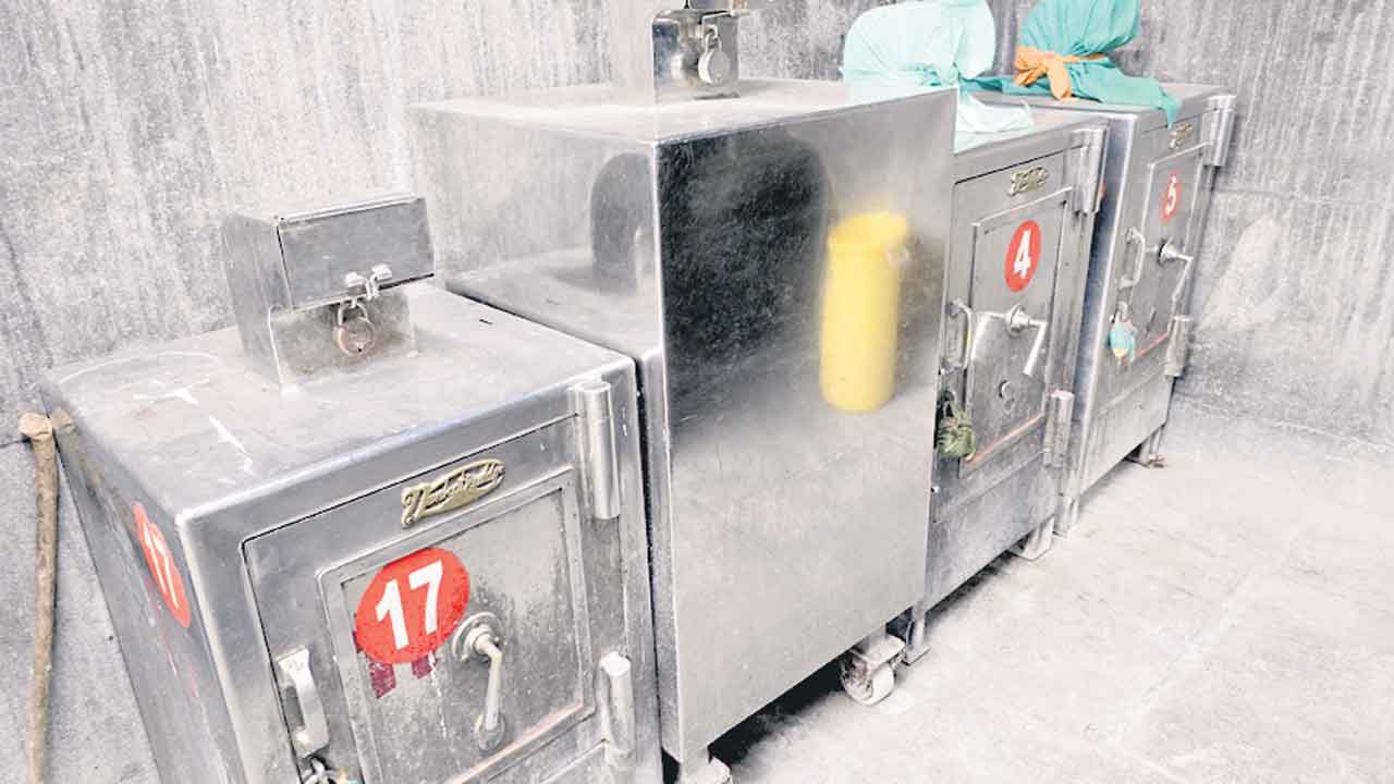 రాజన్న ఆలయంలో కానుకలకు భద్రత ఏదీ!?