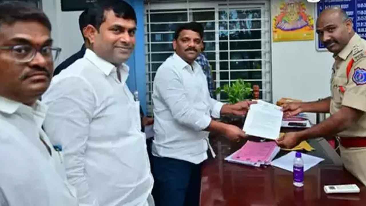 పుష్ప-2 యూనిట్‌పై చర్యలు తీసుకోవాలి
