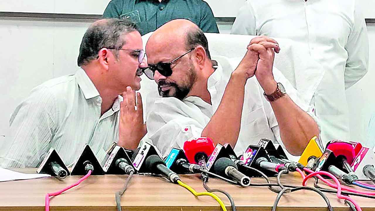 ఆరోపణలు ఎదుర్కొంటున్న వ్యక్తితో సఖ్యతా?