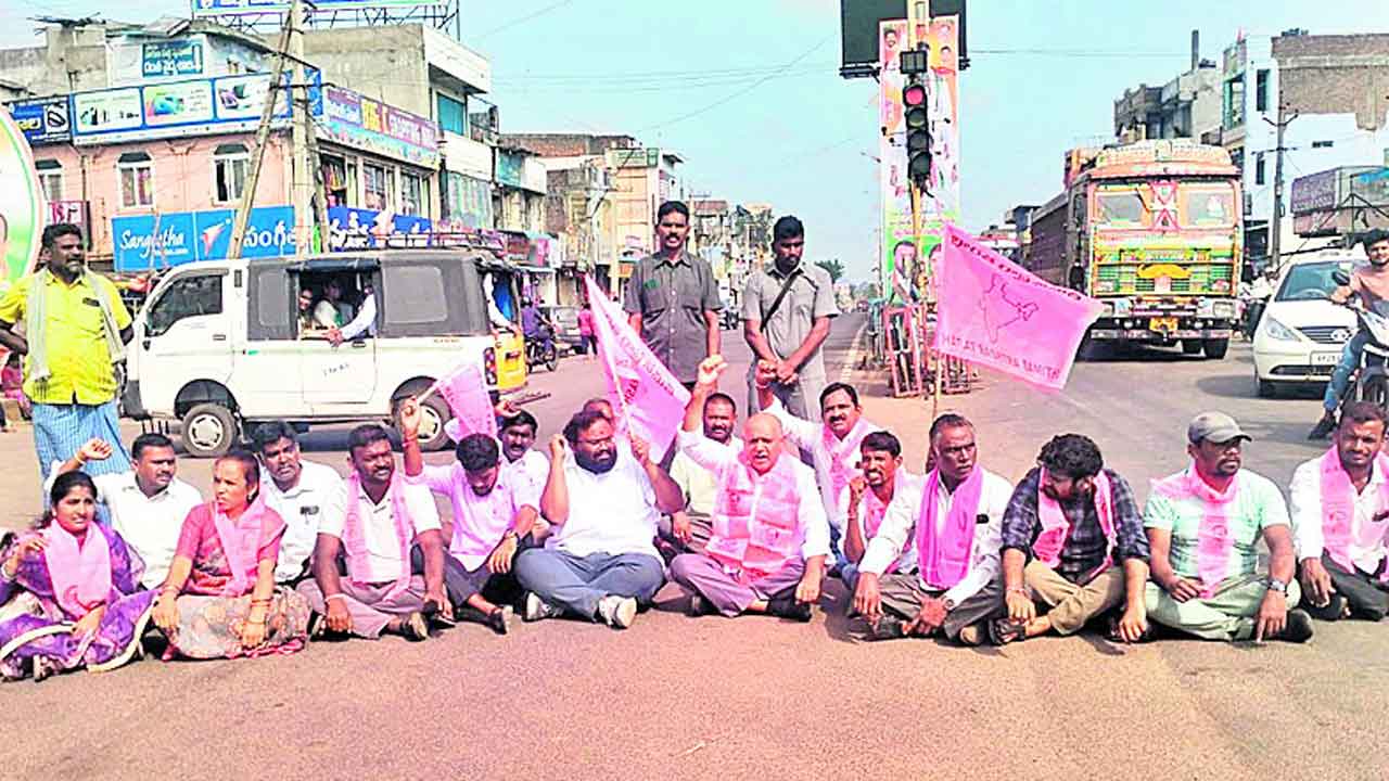 కేసులు ఎత్తివేయాలి