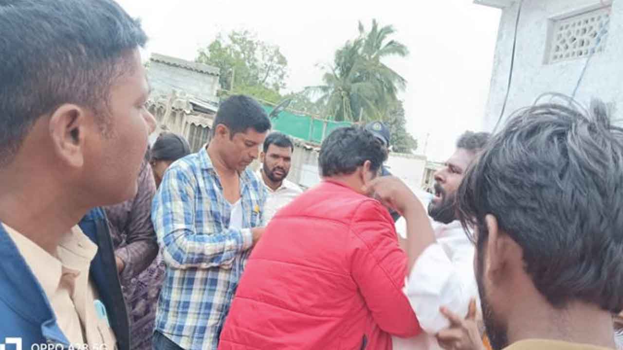 కబ్జాదారులు రెచ్చిపోయారు