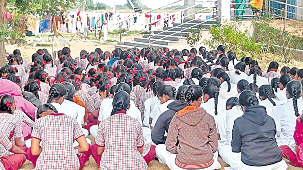 మా టీచర్లు మాకే కావాలి