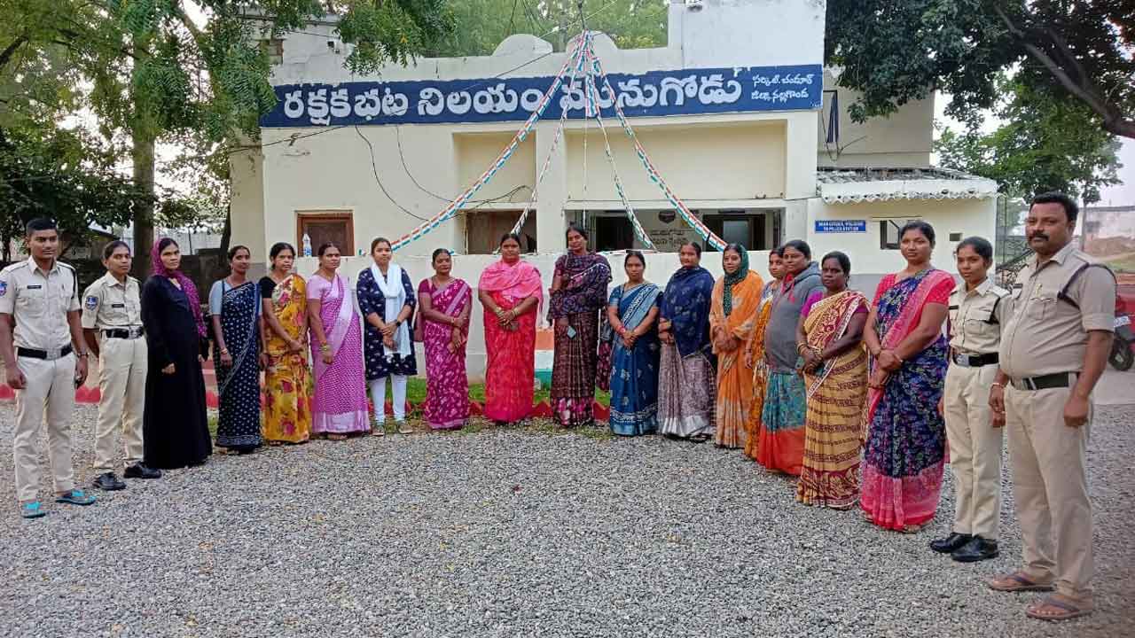 ఆశ వర్కర్లపై నిర్బంధం