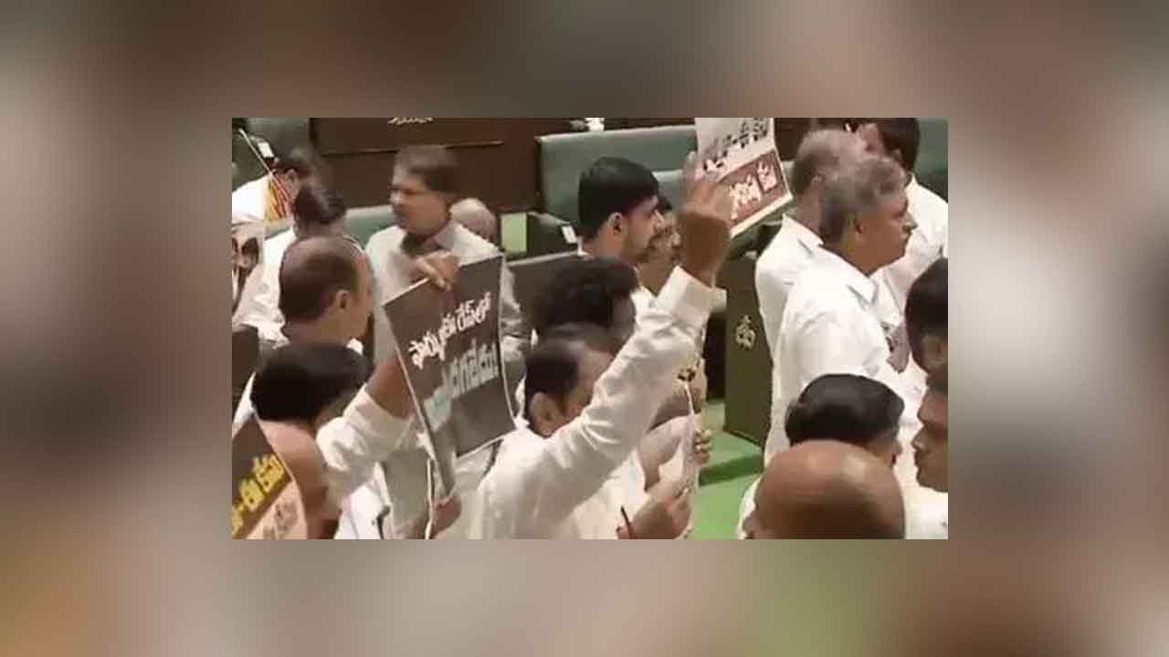 భూ భారతి ప్రకటనలపై సభాహక్కుల నోటీస్‌