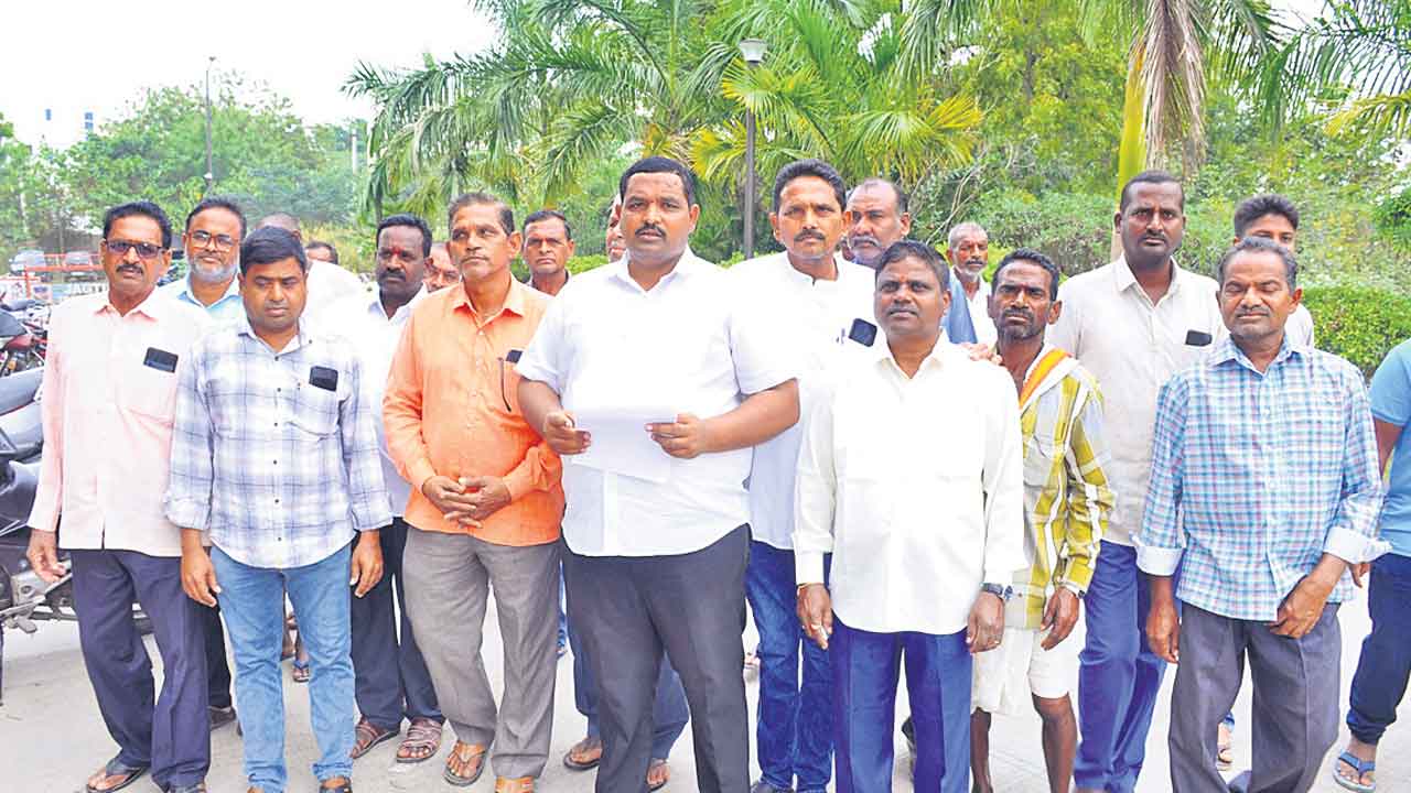 రుణమాఫీ చేయాలి