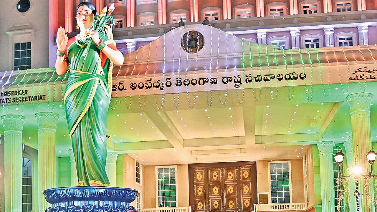 దేశంలోని ఏ రాష్ట్రమాత విగ్రహం చూసినా దేవతా మూర్తిగానే..