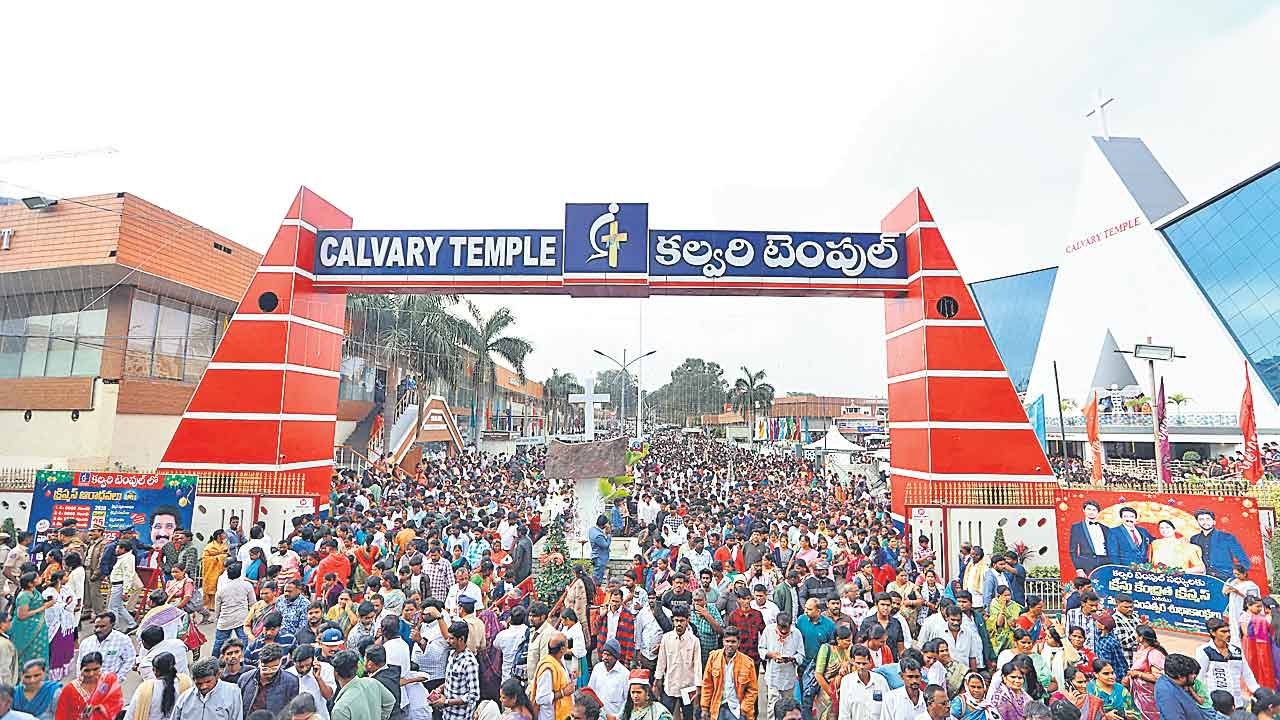 క్రిస్మస్‌ సందడి భక్తిశ్రద్ధలతో వేడుకలు