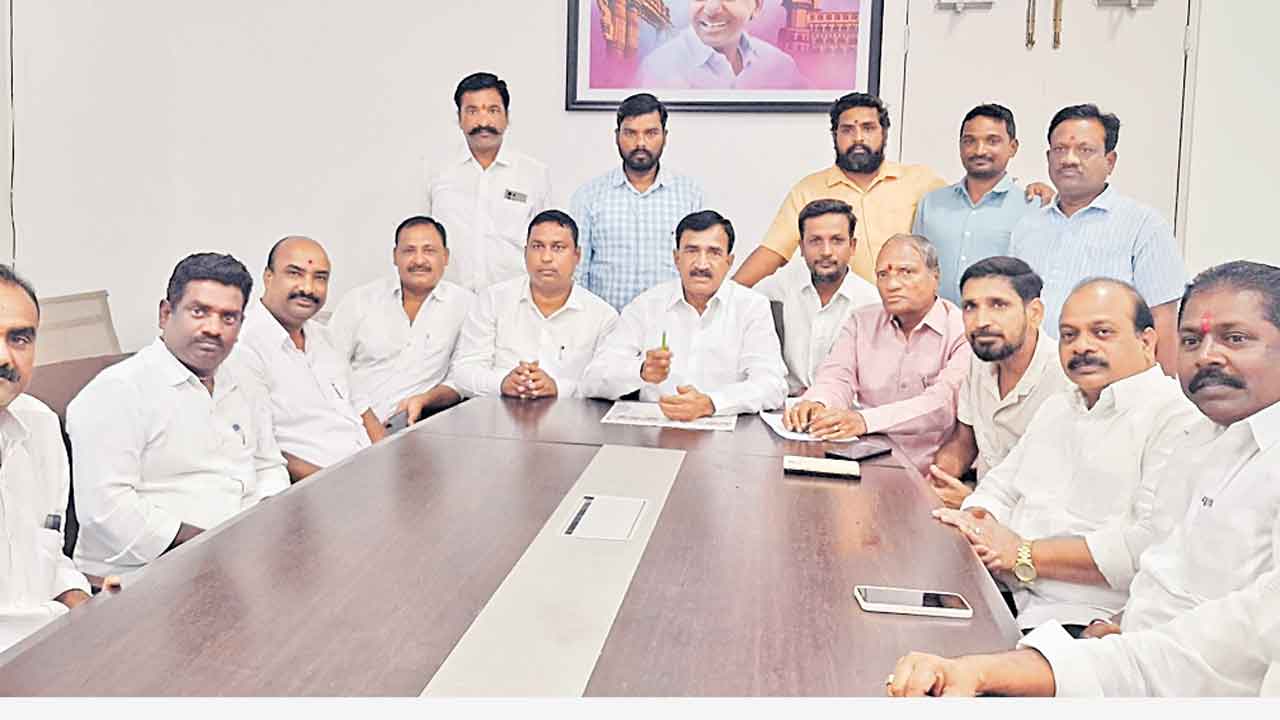 కక్షతోనే హరీశ్‌రావుపై కేసులు