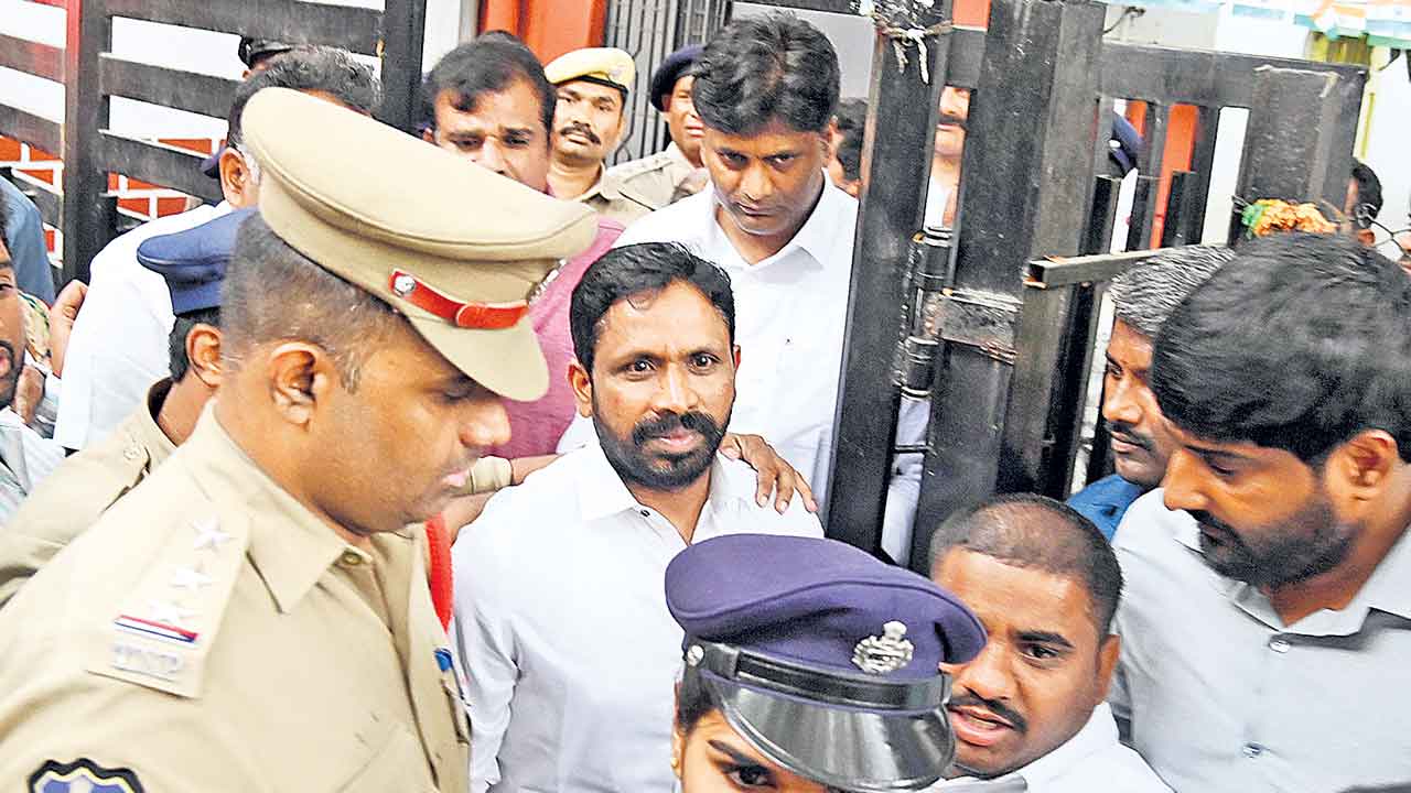 దళితబిడ్డ ఎర్రోళ్ల అరెస్టు.. కోర్టు ఆదేశాలతో విడుదల