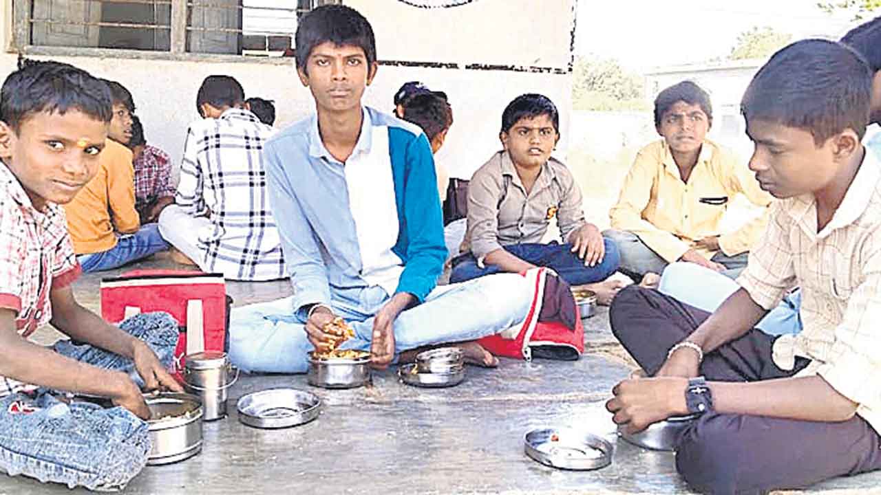 ఇంటి నుంచే ‘మధ్యాహ్న భోజనం’