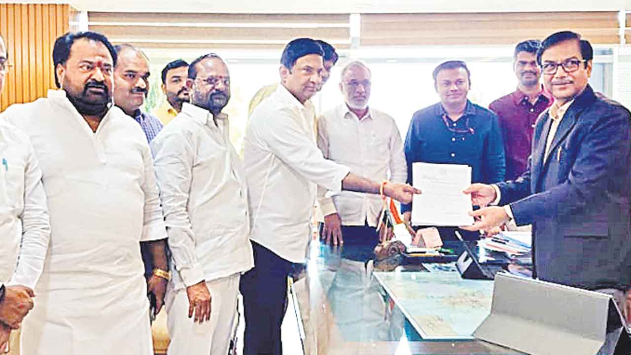 ఆర్‌యూబీల నిర్మాణ పనులను ప్రారంభించండి