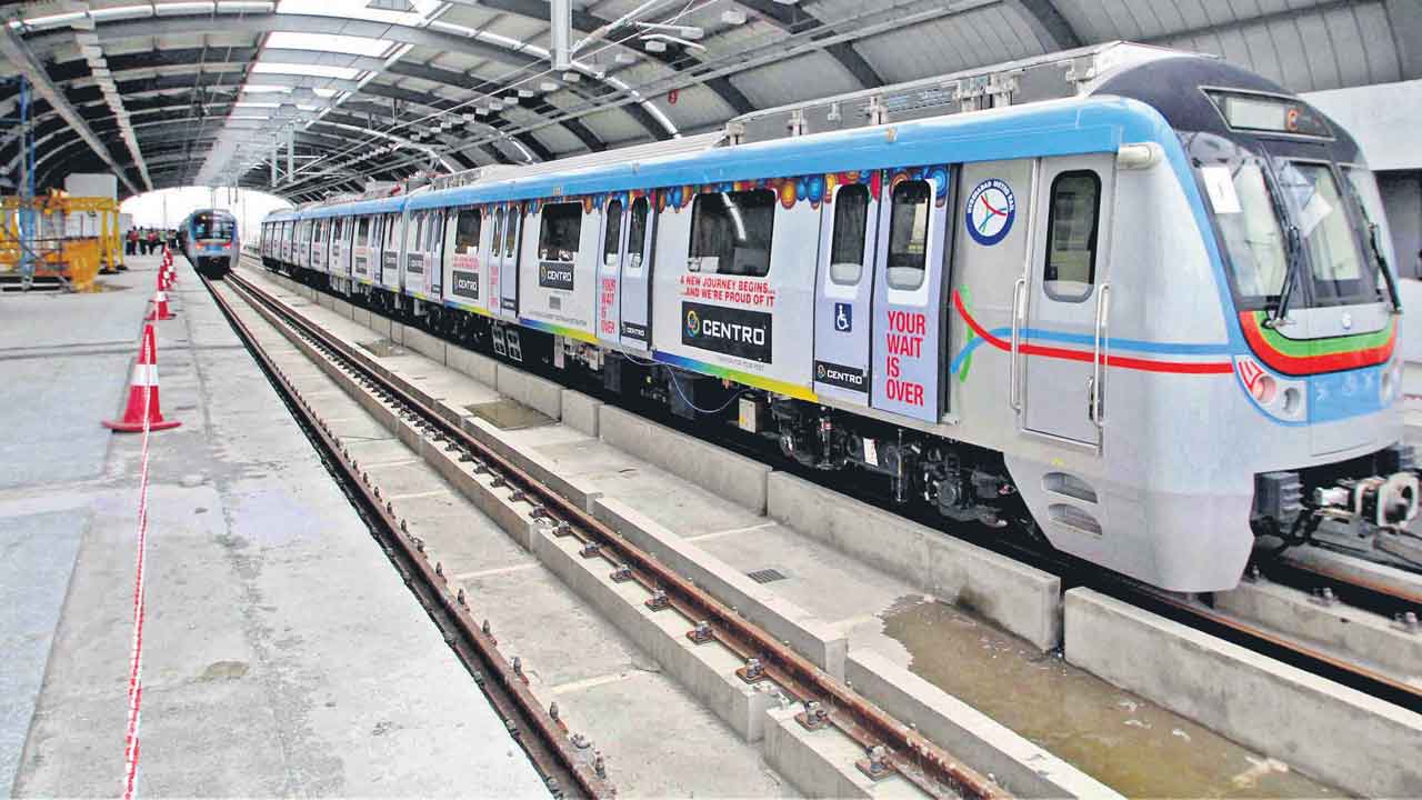Metro | మెట్రో కోసం నార్త్‌ సిటీ  ఎదురుచూపులు..! 30న జరిగే కేబినెట్‌ మీటింగ్‌పైనే ఆశ..!