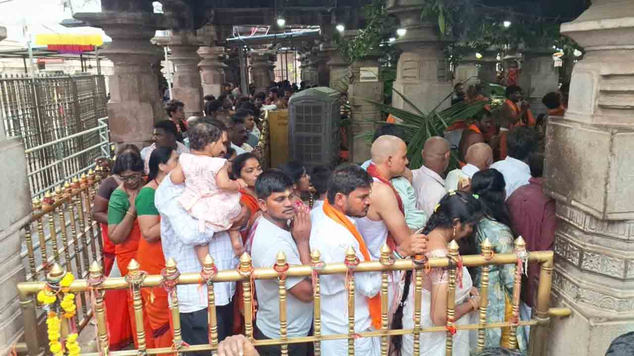 Srisailam | మూడు శివాలయాలు.. హేమారెడ్డి మల్లమ్మ- అక్క మహాదేవి మందిరం వద్ద సామూహిక ఆర్జిత సేవలు..!