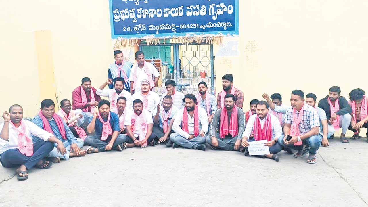 అన్ని సక్రమంగా ఉంటే గేట్లకు తాళాలు ఎందుకు?