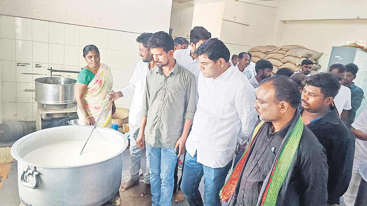 గురుకులాలపై చిన్నచూపెందుకు?