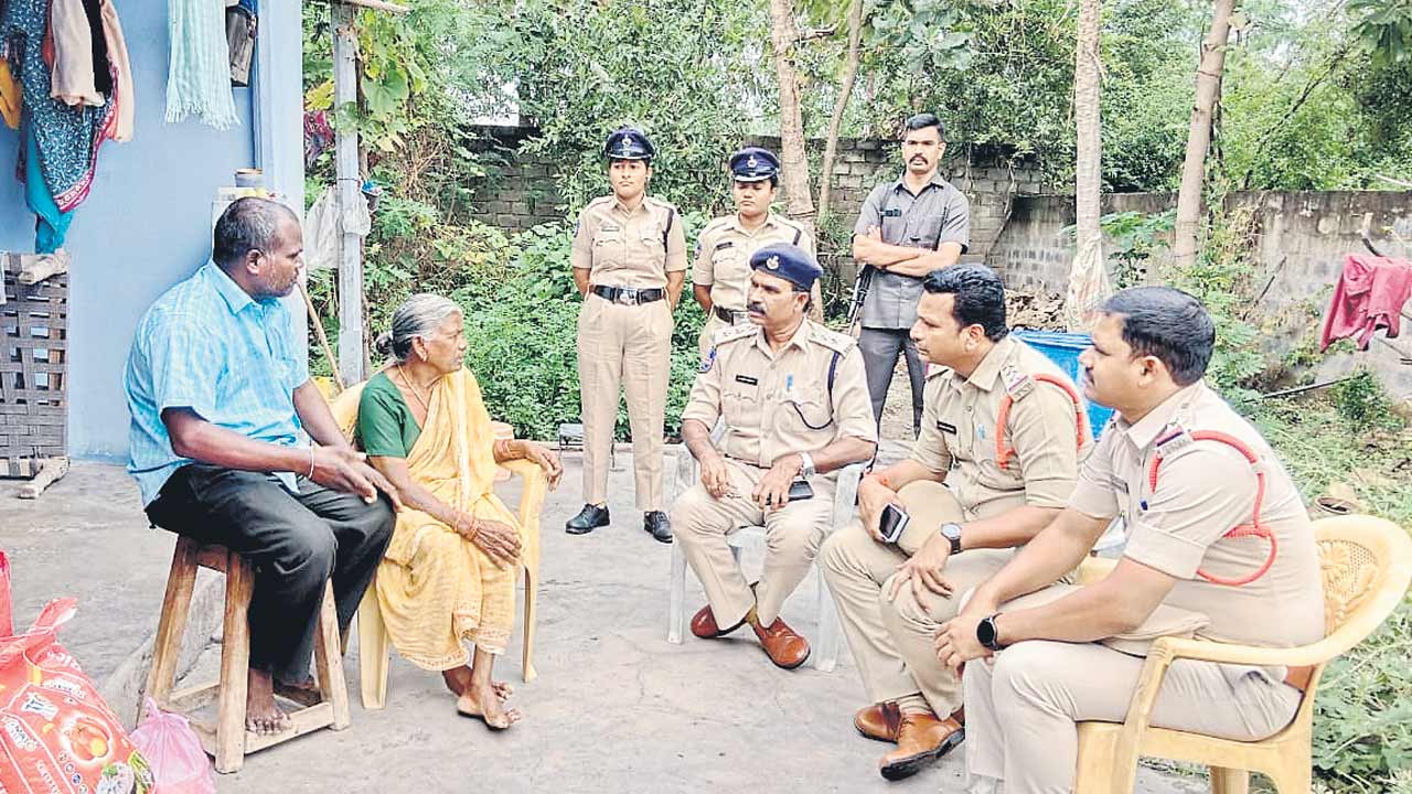 అజ్ఞాతం వీడి.. జనంలోకి రావాలి