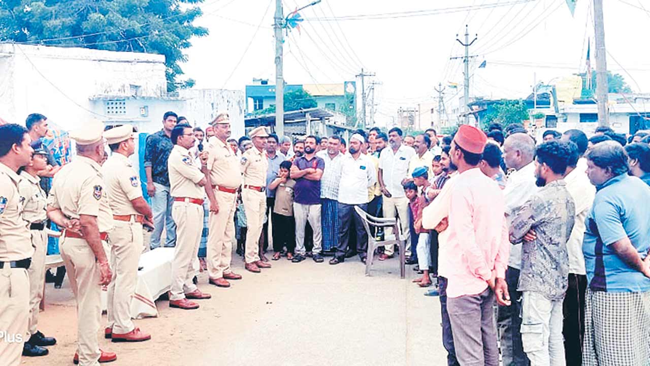 ప్రజల భద్రత పోలీసుల బాధ్యత