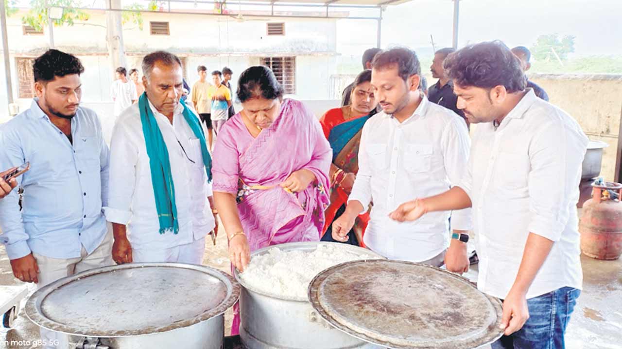 కాంగ్రెస్‌ పాలనలో విద్యాసంస్థలు ఆగం