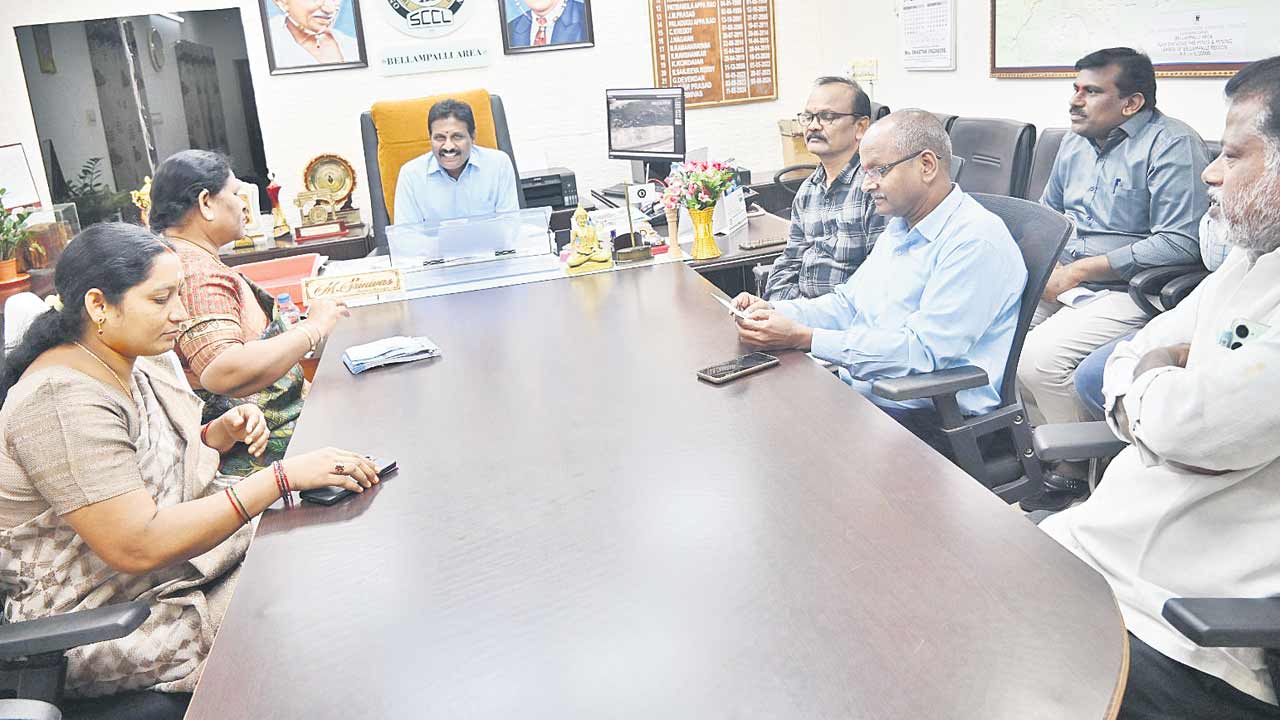 స్థానికులకు ఉద్యోగావకాశాలు కల్పించాలి