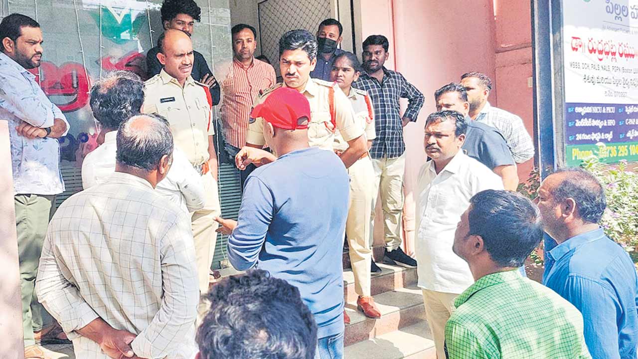 వైద్యుడి నిర్లక్ష్యమే పసికందు ప్రాణం తీసింది