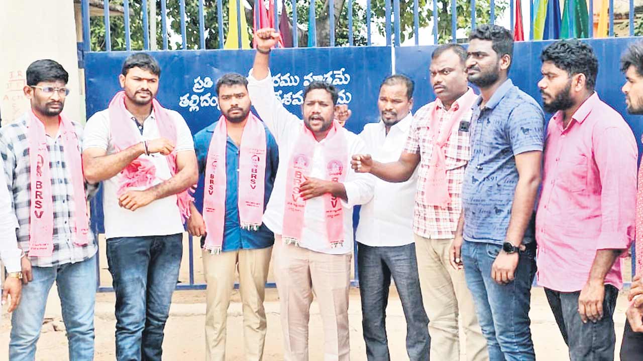 గురుకులాలేమైనా జైళ్లా..?