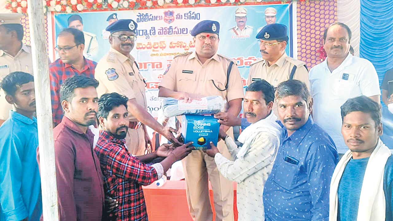 సమాజహితం కోసం బాధ్యతగా పనిచేయాలి