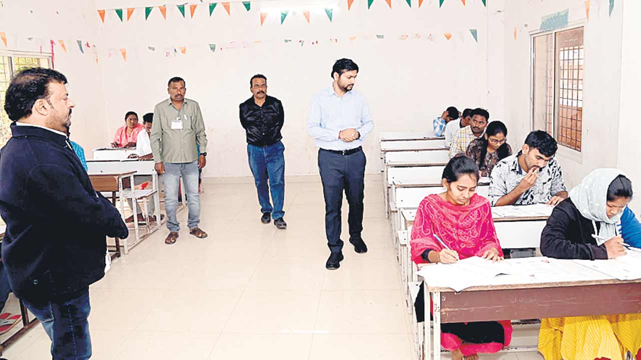 ప్రశాంతంగా ముగిసిన గ్రూప్‌-2 పరీక్షలు