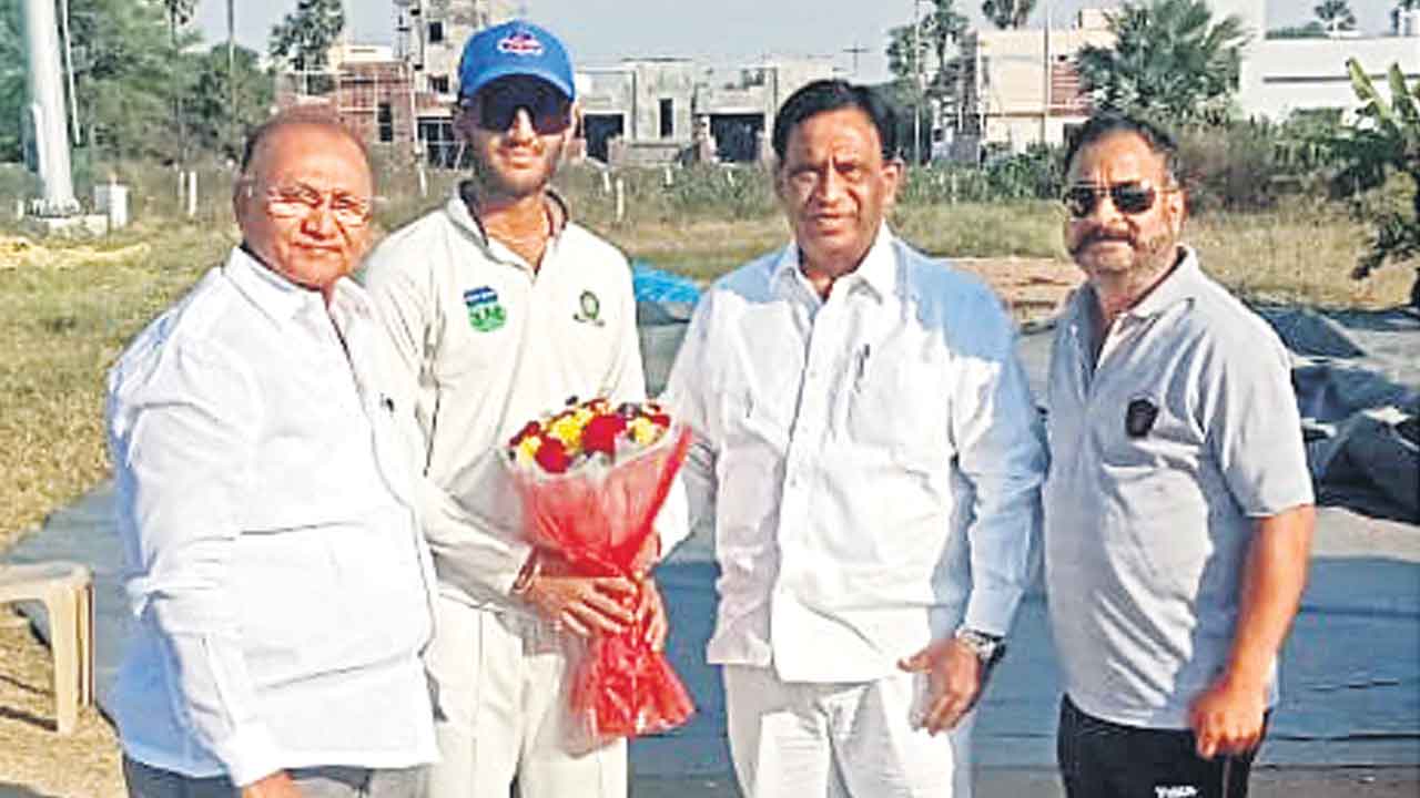 అమెరికా క్రికెటర్‌కు అల్లీపురం అభినందన