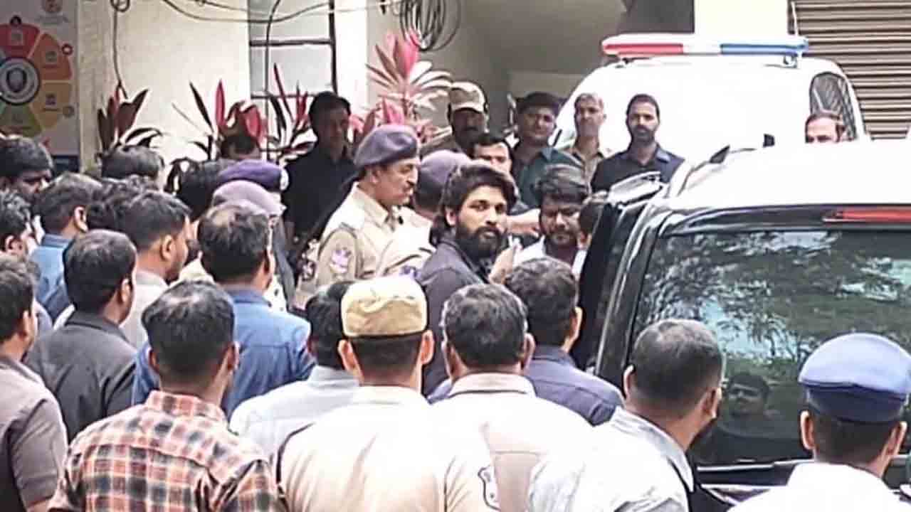 Allu Arjun | అల్లు అర్జున్‌పై ప్రశ్నల వర్షం.. మరికాసేపట్లో సీన్‌రీకన్‌స్ట్రక్షన్‌ కోసం సంధ్య థియేటర్‌కు బన్ని..!