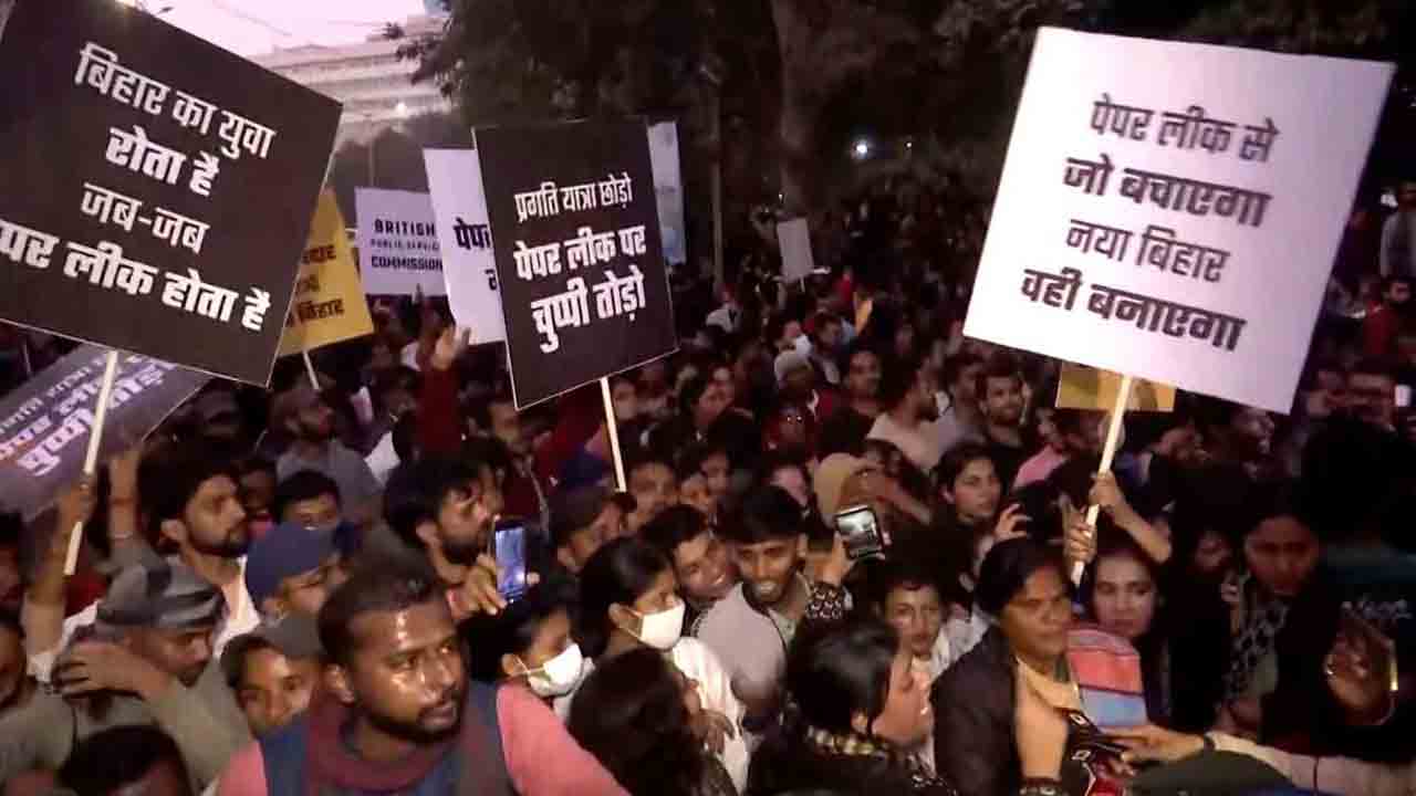 BPSC Protest | బీపీఎస్సీ పరీక్ష రద్దు కోసం బీహార్ విద్యార్థుల ఆందోళన.. పోలీసు లాఠీచార్జీతో ఉద్రిక్తత