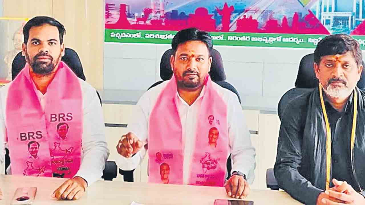 ప్రశ్నిస్తున్నందుకే అక్రమ కేసులు