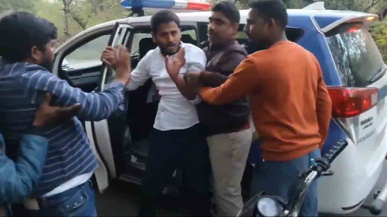 BRSV leaders | ఓయూలో బీఆర్‌ఎస్వీ నాయకుల అక్రమ అరెస్ట్‌.. పరిస్థితి ఉద్రిక్తం..!