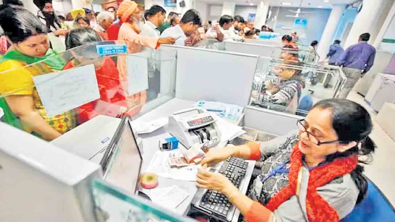 Bank Employees | బ్యాంకు ఉద్యోగులకు 5 రోజుల పనిదినాలు ఇప్పట్లో లేనట్టే!