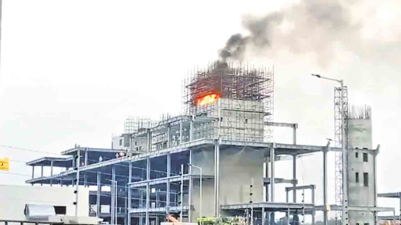 బ్యాటరీ కంపెనీలో అగ్నిప్రమాదం..