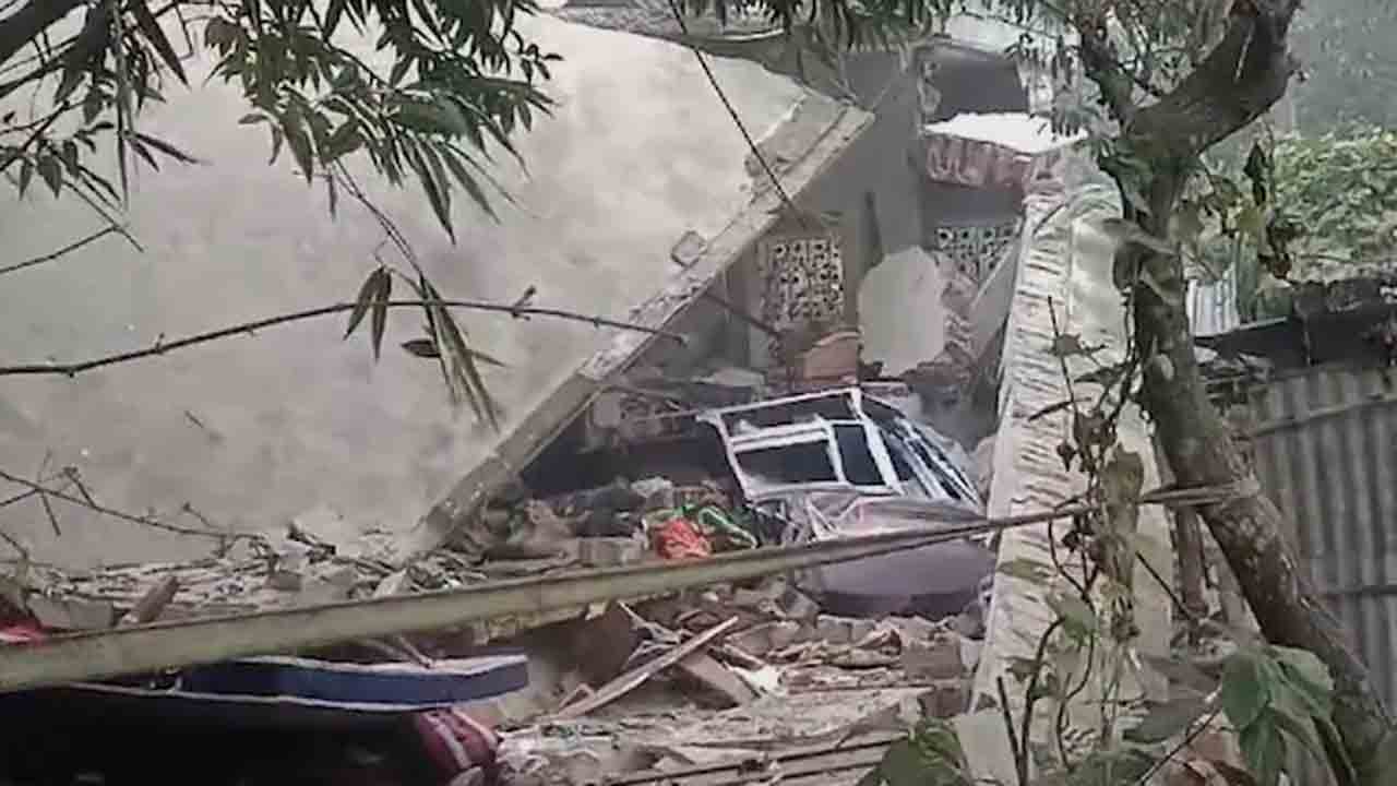 Bengal Blast | ఇంట్లో పేలుడు.. ముగ్గురు మృతి, పలువురికి గాయాలు