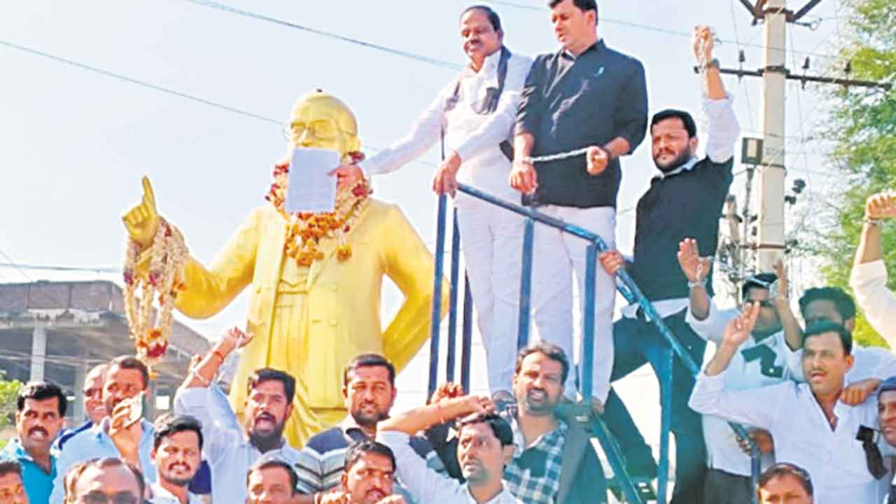 లగచర్ల రైతులను విడుదల చేయాలి