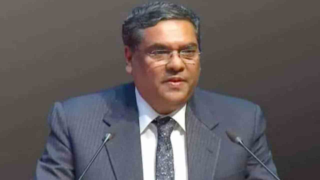 CJI Sanjiv Khanna | ఎన్నికల కమిషనర్ల ఎంపిక కమిటీ నుంచి సీజేఐ మినహాయింపుపై పిటిషన్లు.. తప్పుకున్న సీజేఐ ఖన్నా..!