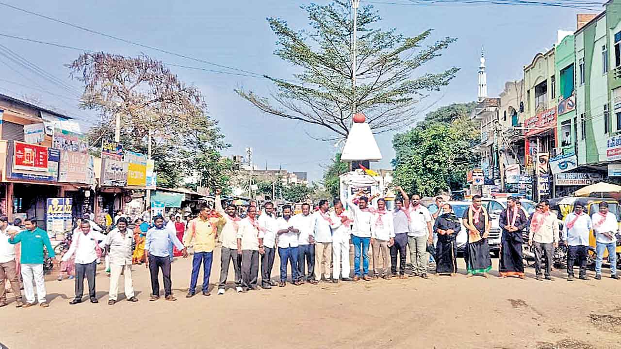 80 ఏండ్ల వృద్ధుడిపైనా కేసు