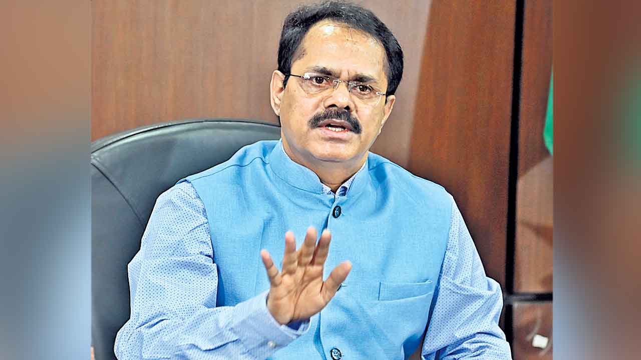 TGPSC | మేం సిలబస్‌ ఇస్తాం.. ఏ పుస్తకం చదవాలనేది అభ్యర్థి ఇష్టం.. టీజీపీఎస్సీ చైర్మన్‌ కీలక వ్యాఖ్యలు