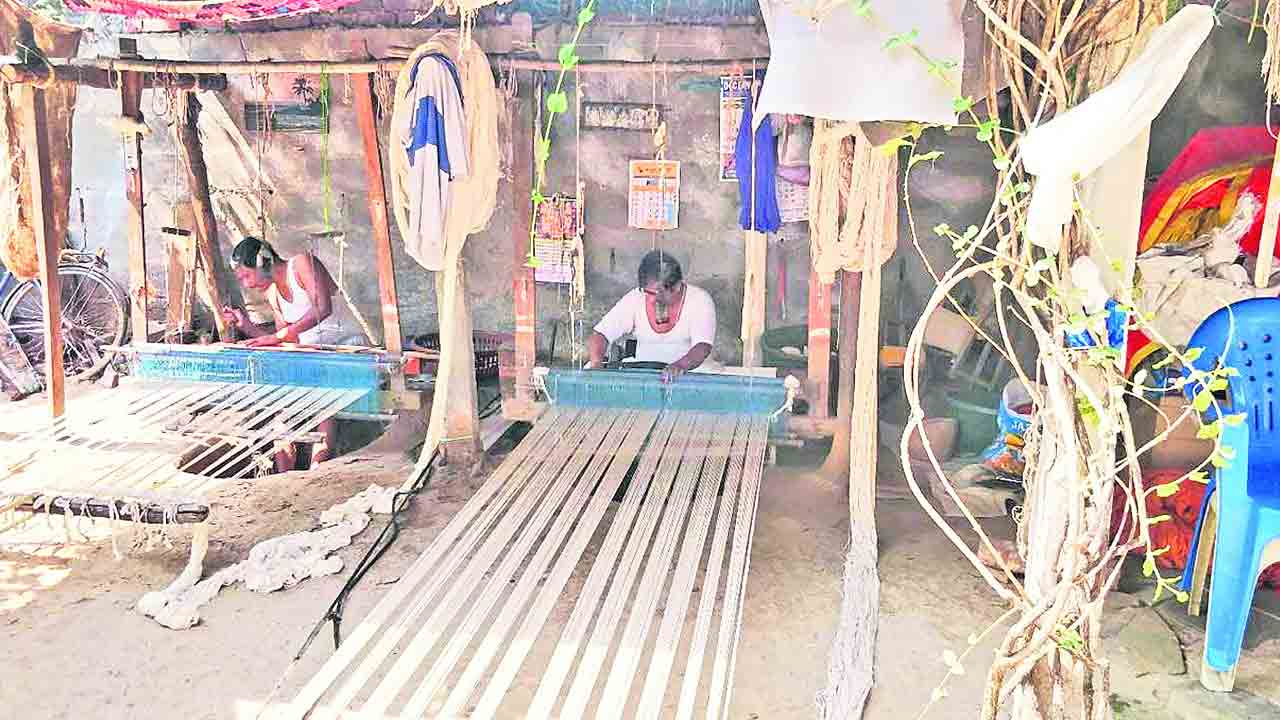 Congress Govt | ఉన్నవి పాయె కొత్తవి రావాయె.. నేతన్నకు పథకాలు దూరం చేసిన కాంగ్రెస్‌ సర్కారు