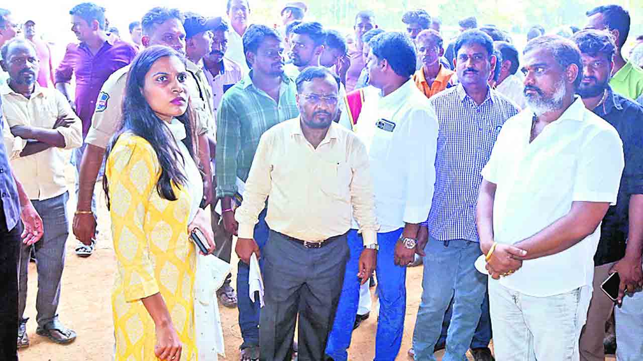 పరిమితికి మించి ధాన్యం ఎందుకు దించుకున్నరు?