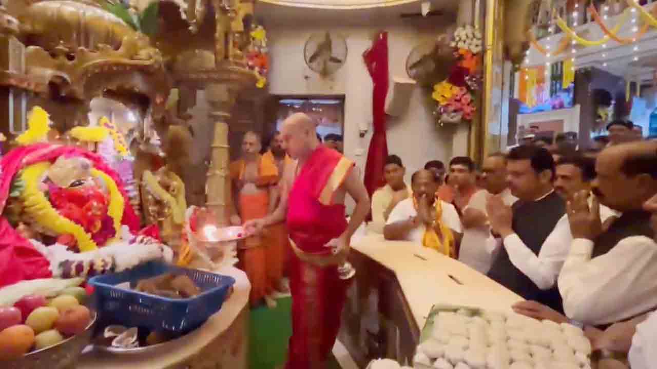 Devendra Fadnvais | నేడే సీఎంగా ప్రమాణం.. సిద్ధి వినాయక ఆలయంలో ఫడ్నవీస్‌ ప్రత్యేక పూజలు