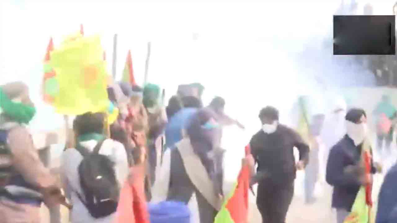 Farmers protest | రైతుల ‘ఛలో ఢిల్లీ’ ఉద్రిక్తం.. లాఠీ చార్జ్‌, టియర్‌గ్యాస్‌ ప్రయోగం.. Video